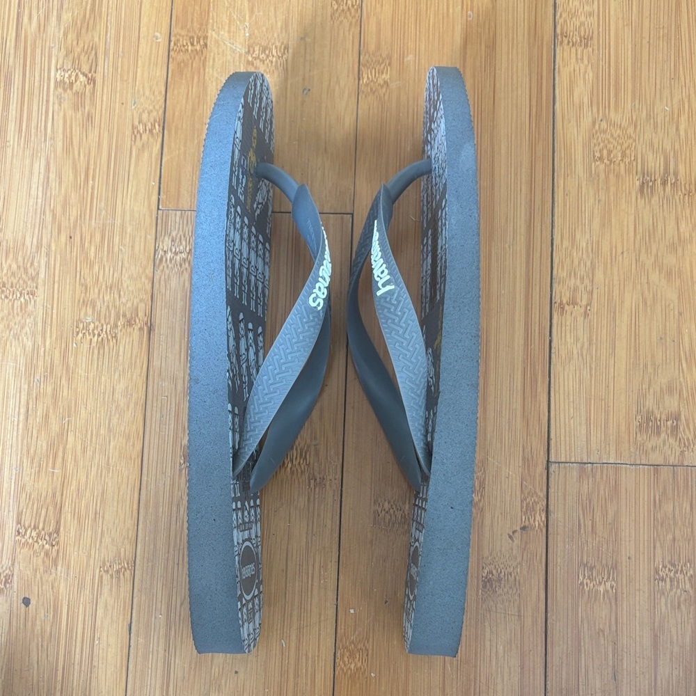 Havaianas Star Wars Stormtrooper Flip Flops - Gray, White & Gold - Picture 6 of 11